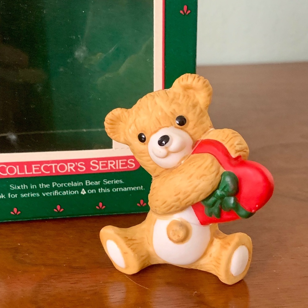 Hallmark Cinnamon Bear #6 Series 1988 Christmas Collectors Series in Box U300